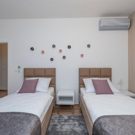 Luxury Apartments - La Vir 1 & 2 ภายนอก รูปภาพ