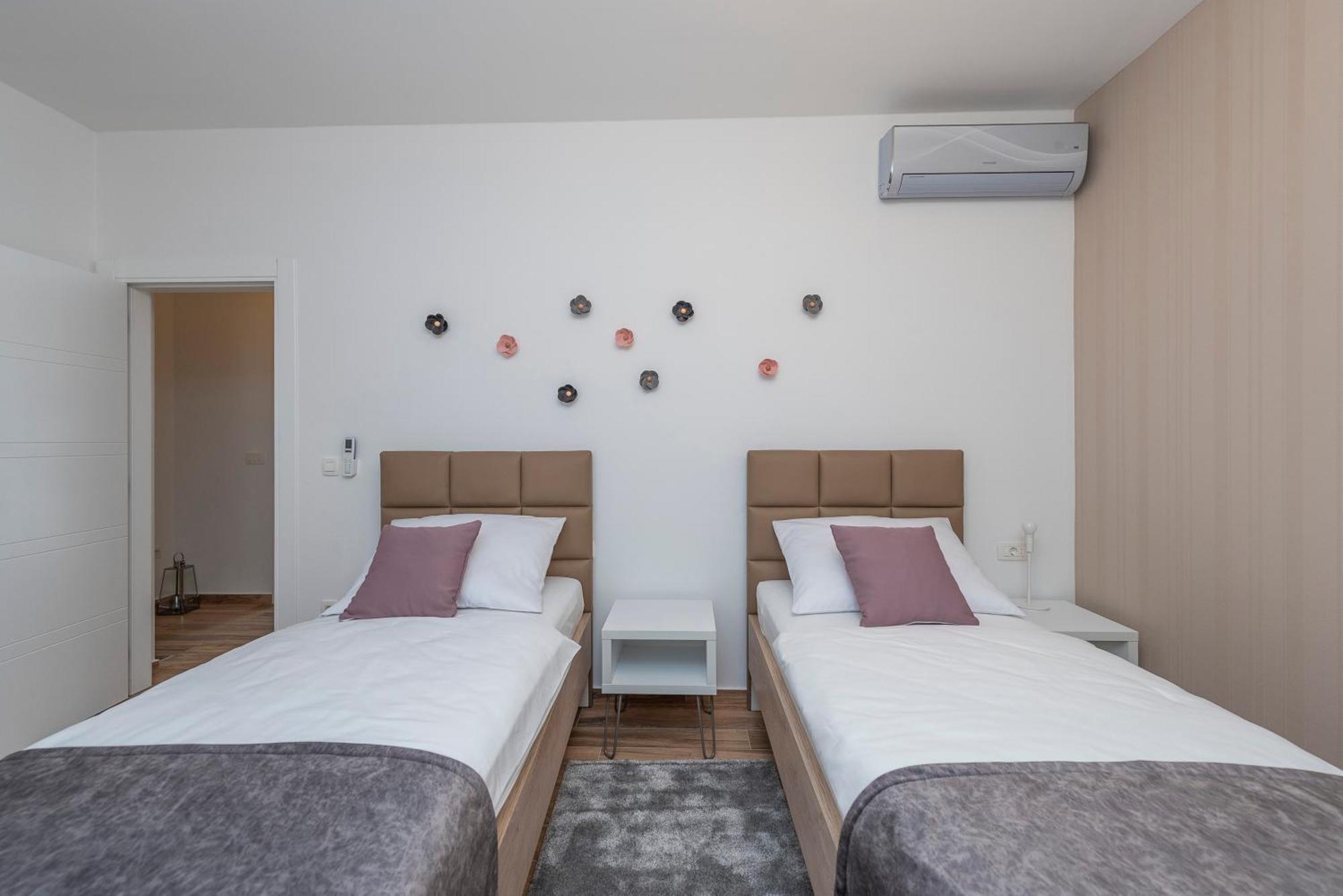 Luxury Apartments - La Vir 1 & 2 ภายนอก รูปภาพ